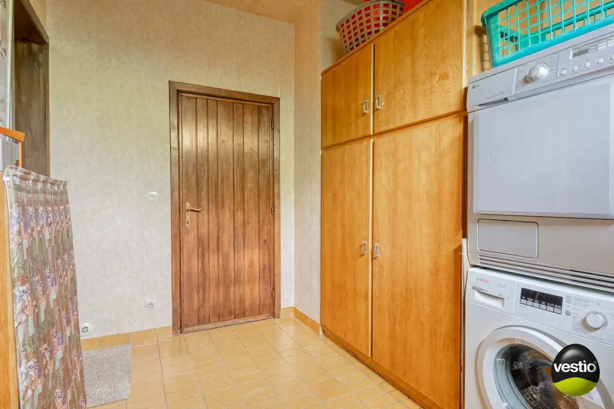 RUIME RESIDENTIEEL GELEGEN VILLA OP 46A89CA NABIJ CENTRUM BILZEN. foto 21