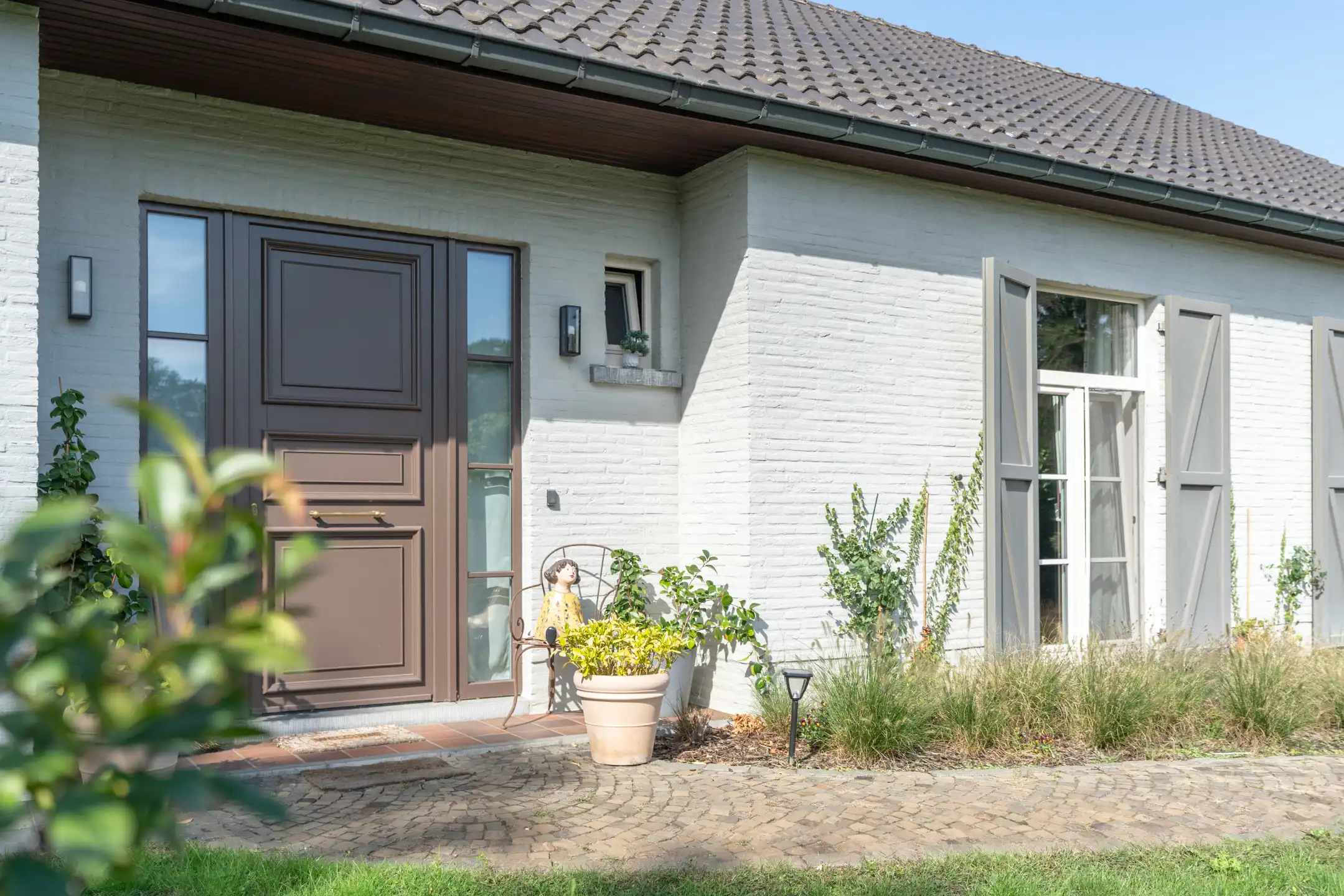 Stijlvolle gelijkvloersvilla met 3 slp op  1.443 m² (ZW) foto 2