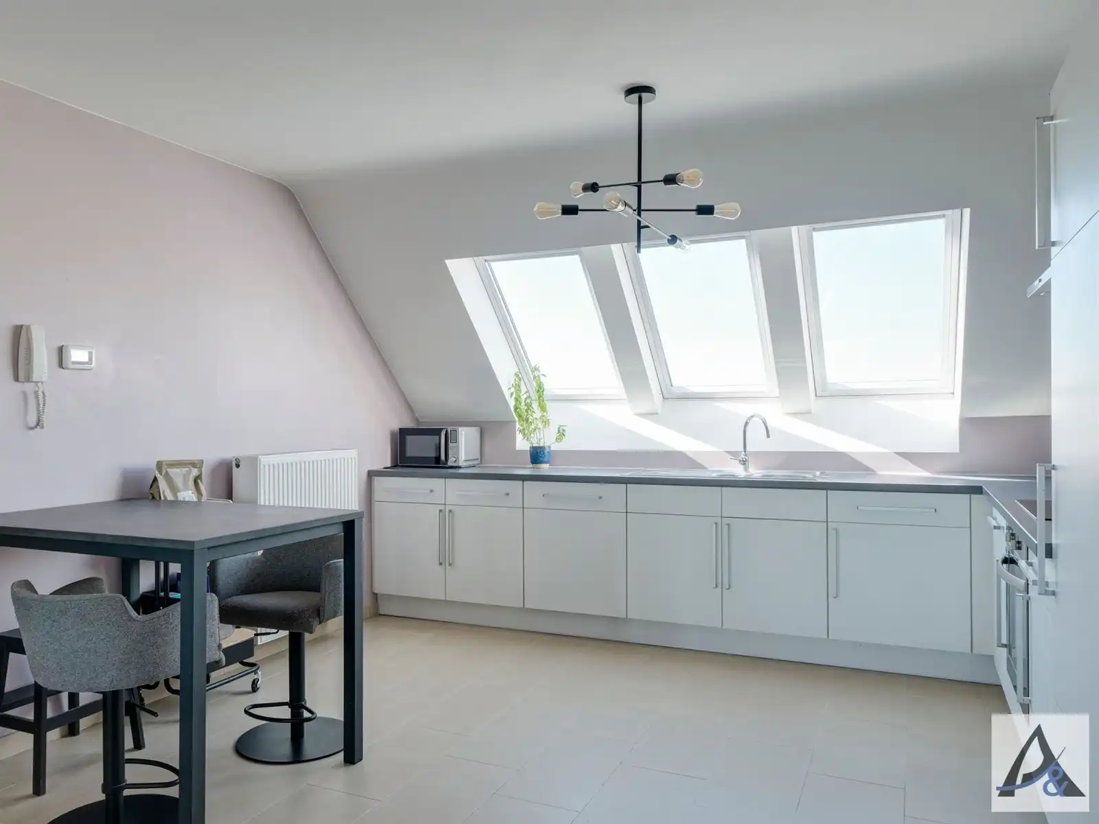 Ruim duplex appartement met terras en 3 slaapkamers in Diepenbeek. foto 10