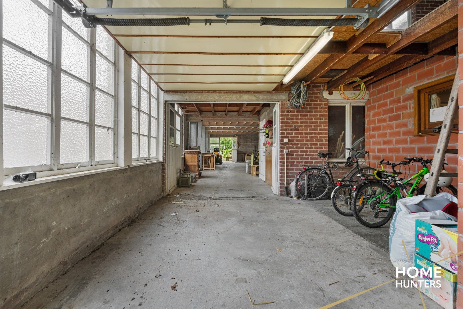 Instapklare gezinswoning met groot bijgebouw in Lichtervelde foto 21
