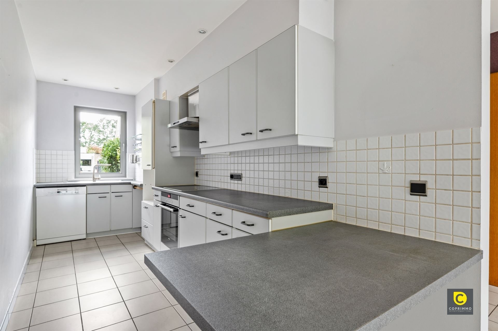 Charmante woning met garage foto 4