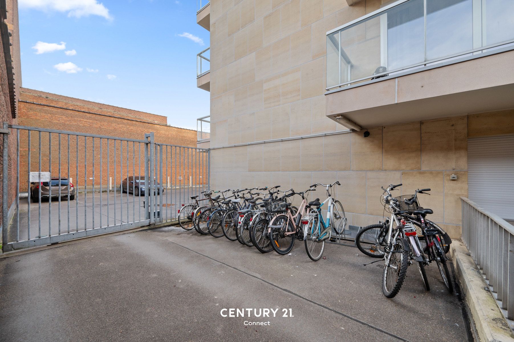 Parkstraat studio, terras, kelderberging en fietsenstalling foto 11