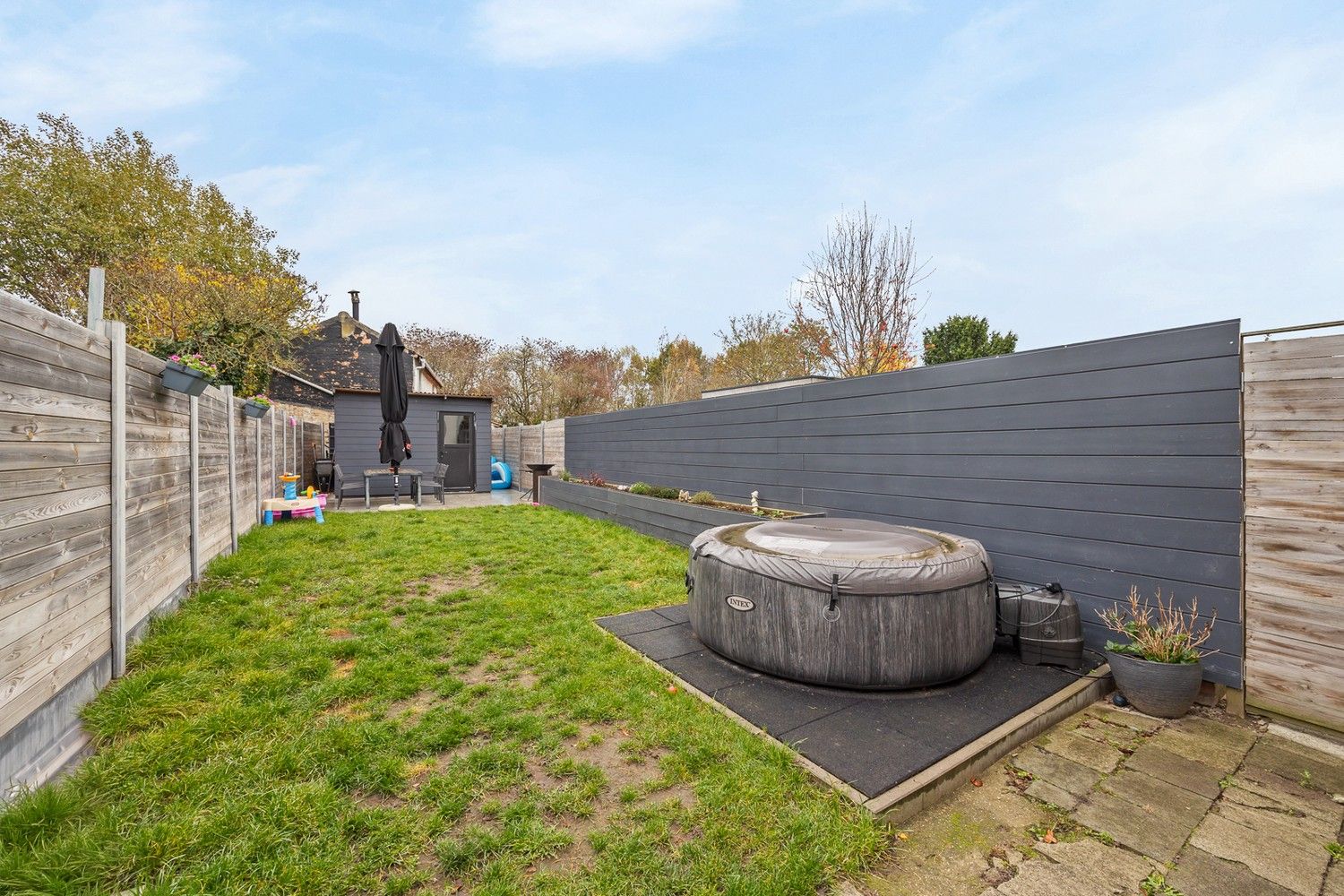Instapklare, volledig gerenoveerde woning met hoge plafonds en zonnige tuin (±100m²) in hartje Hemiksem foto 16