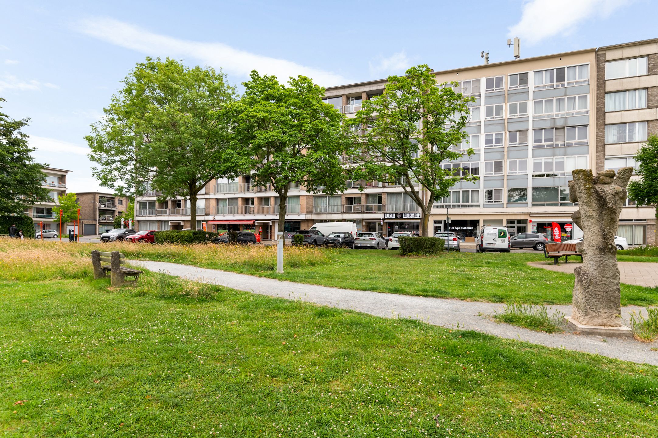 Ruim 2-slk.-appartement met terras, lift en staanplaats foto 15