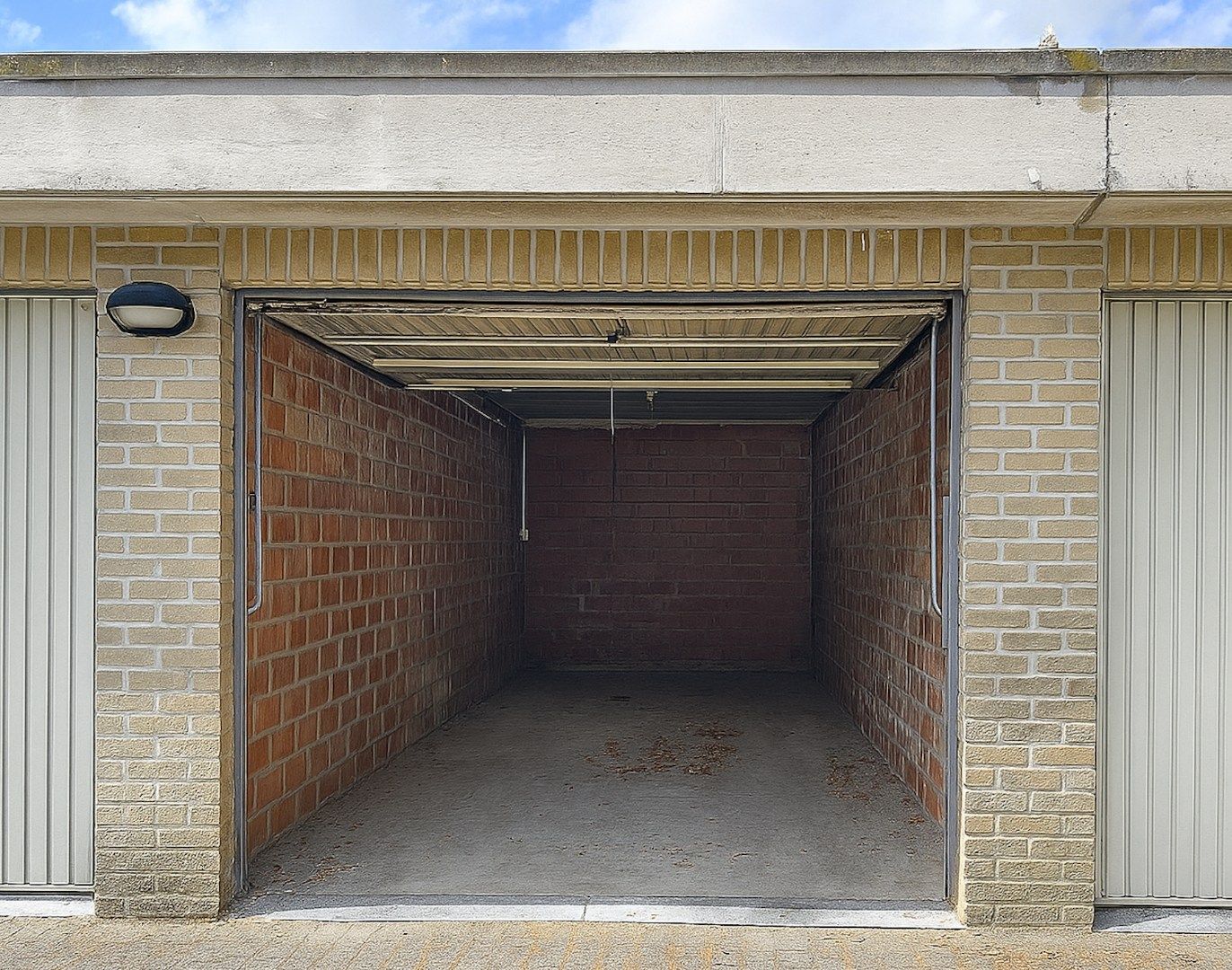 Licht appartement met twee slaapkamers en garagebox foto 9
