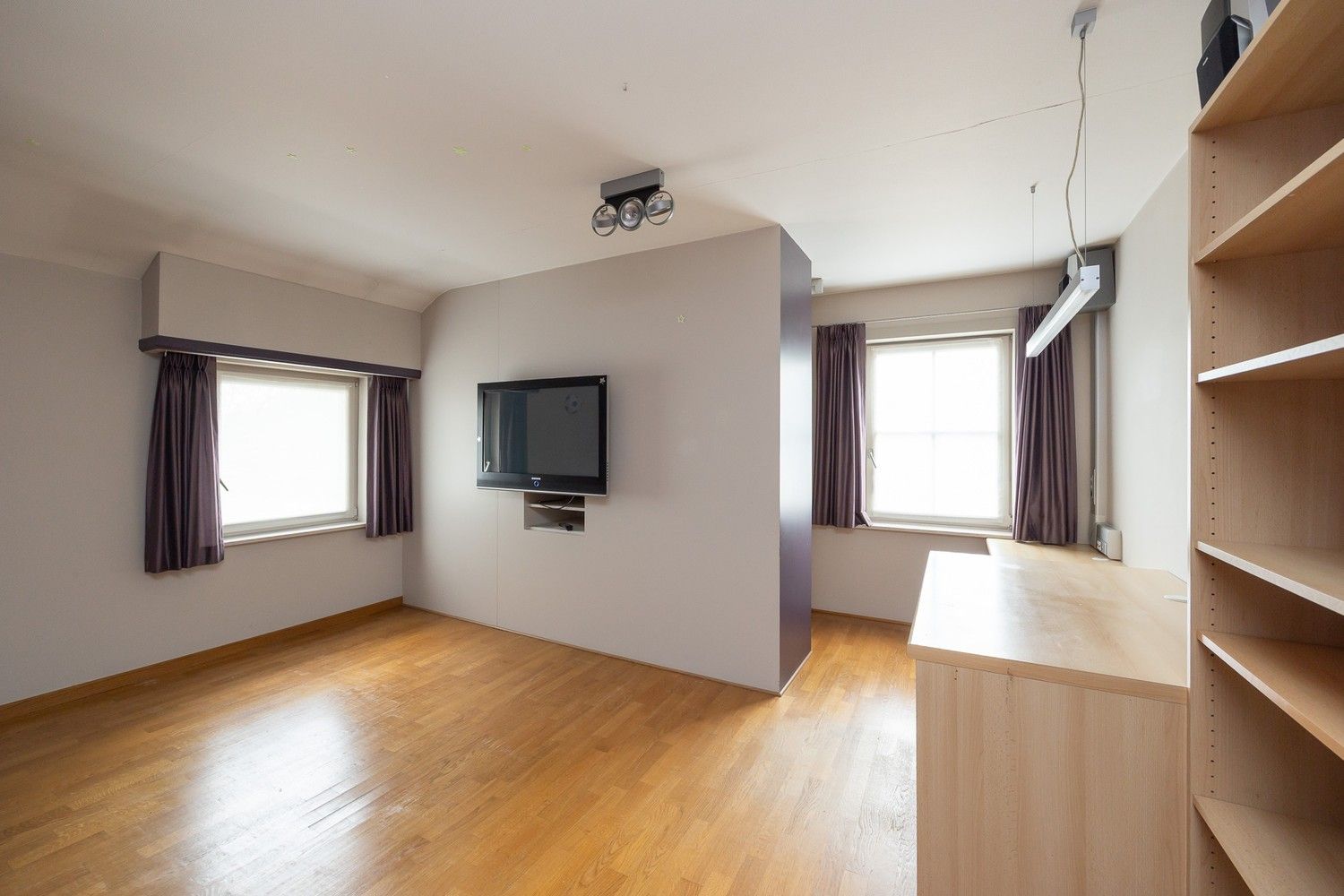 Instapklare, ruime woning met 4 slaapkamers, zonnig terras en multifunctioneel bijgebouw foto 25