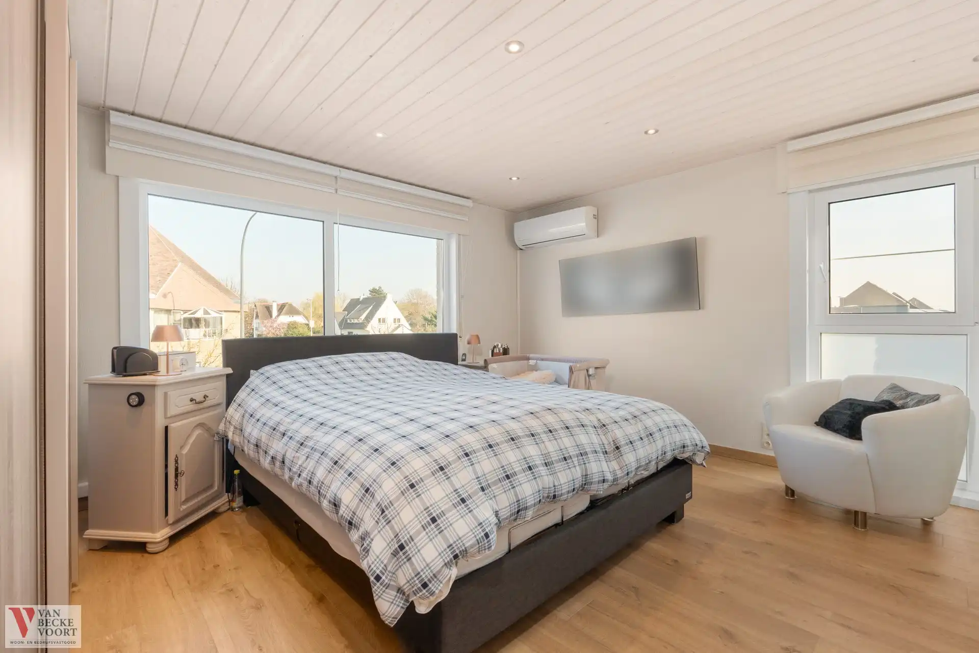 Huis aan invalsweg Oostende foto 13