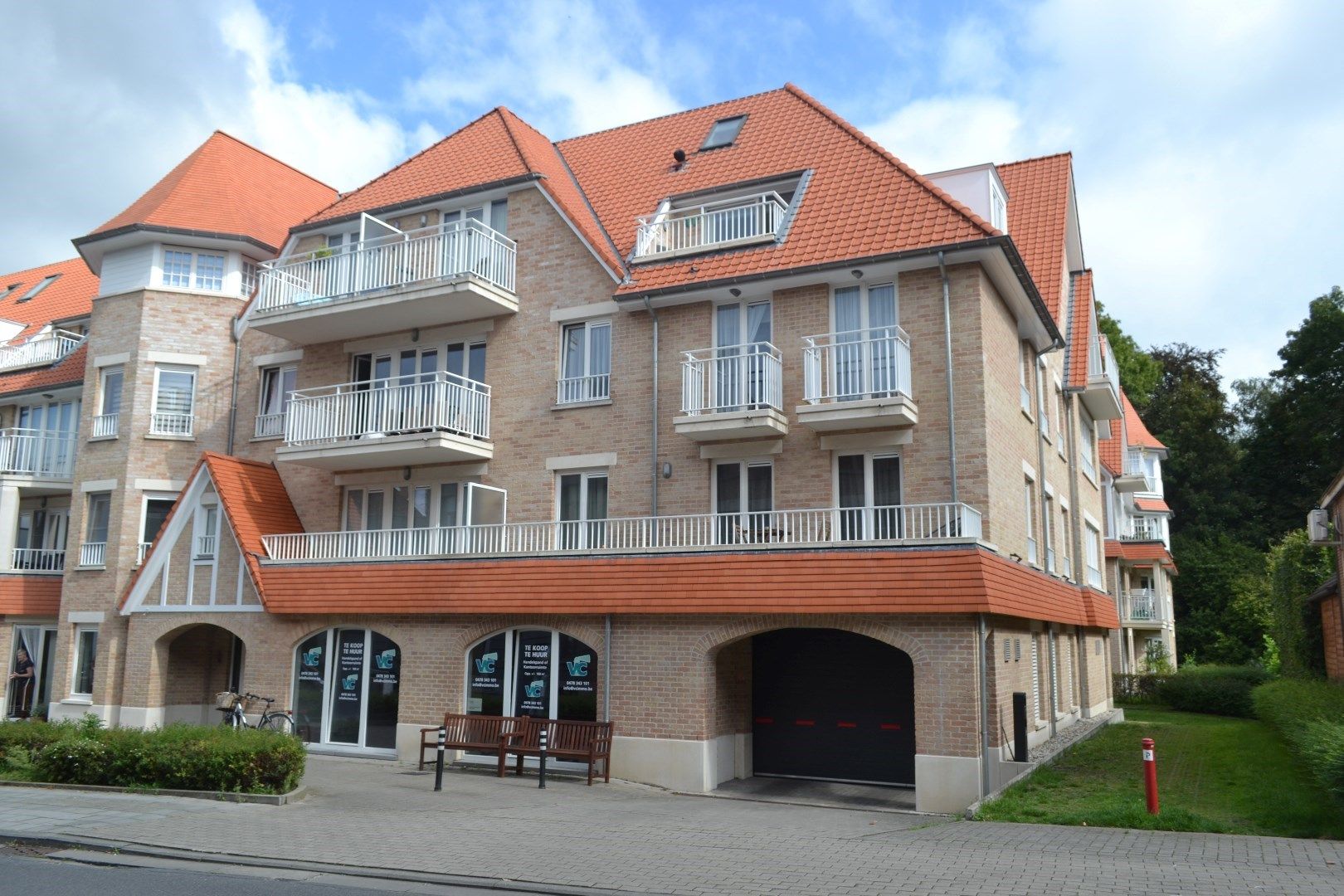 Kantoor of handelsruimte te huur  te Erembodegem  foto {{pictureIndex}}
