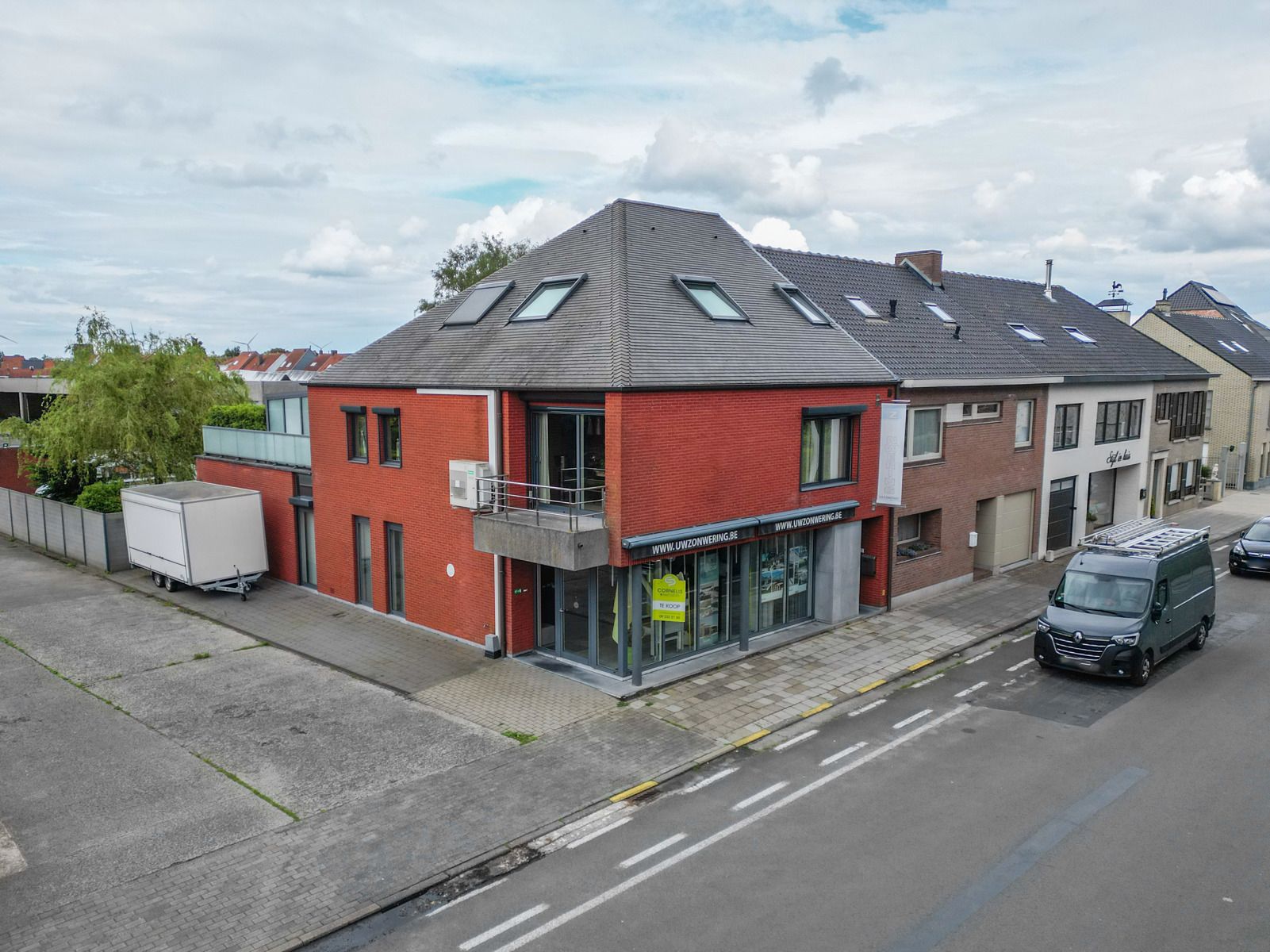 Handelspand met woonst en opslagruimte gelegen in KMO zone. foto 6