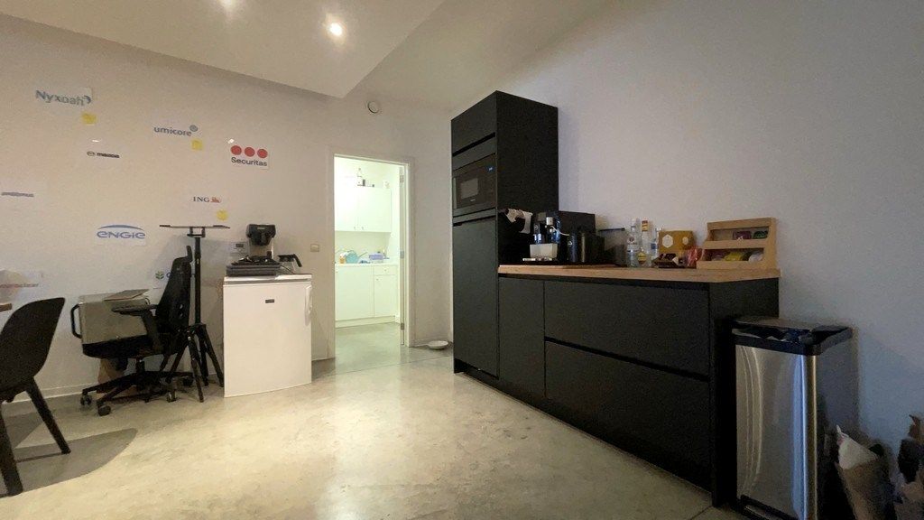 Gelijkvloers kantoor te huur aan het Zuid in Antwerpen foto 9