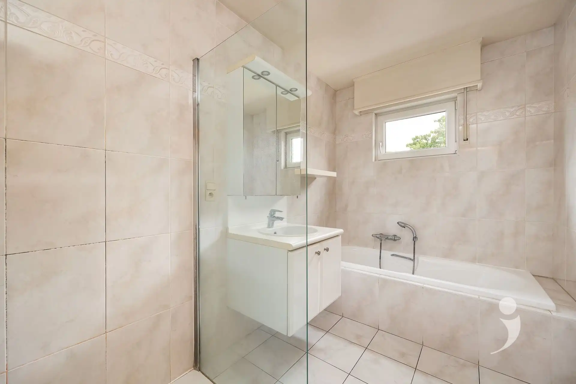 Instapklare woning met grote tuin en zicht op de velden! foto 14
