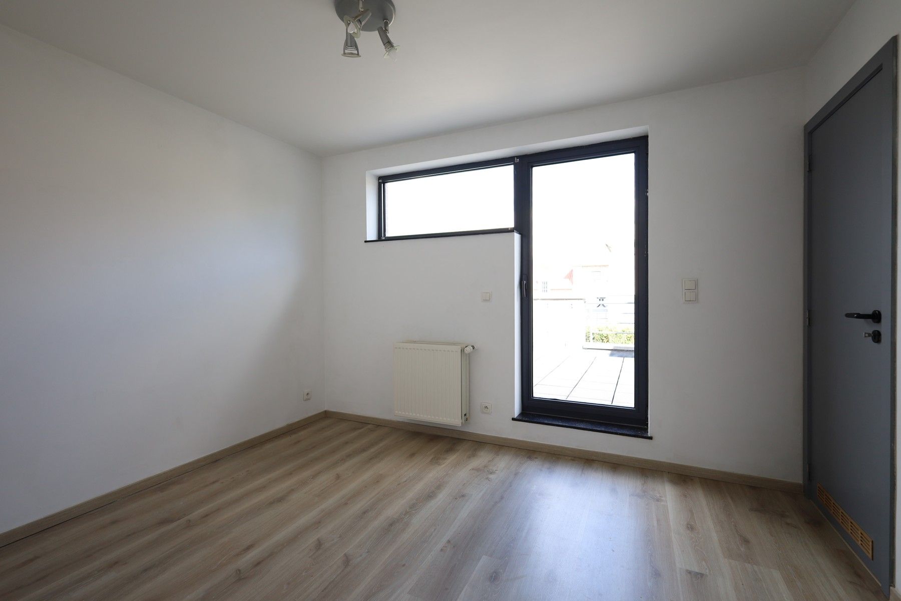 Rustig gelegen woning in een doodlopende straat, met 3 slaapkamers, garage en tuin foto 10