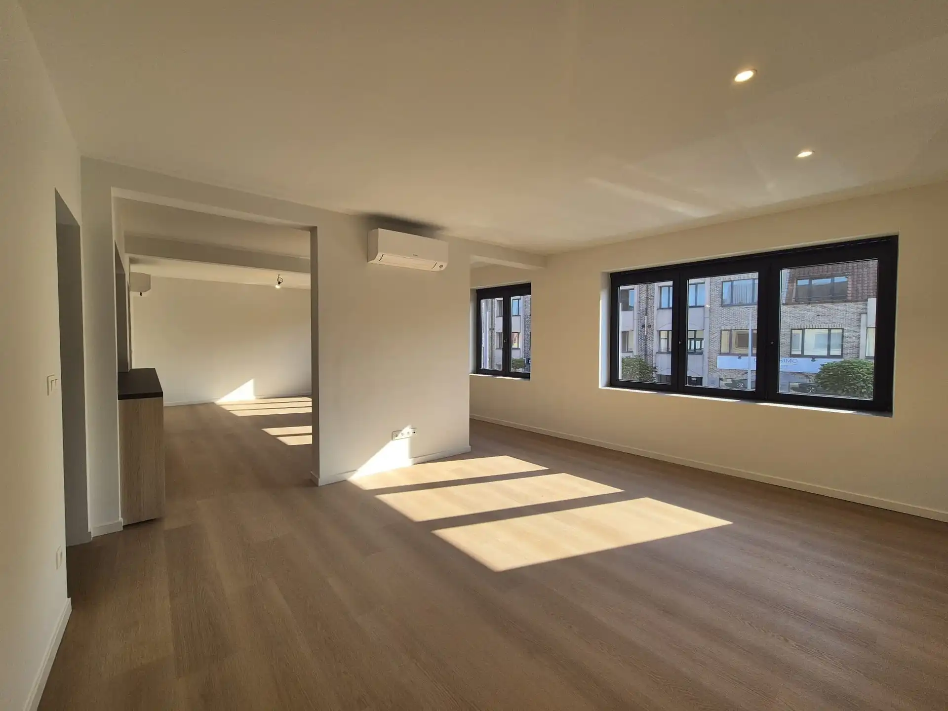 Ruim triplex appartement met polyvalente ruimte op toplocatie in het hart van Wetteren foto 6