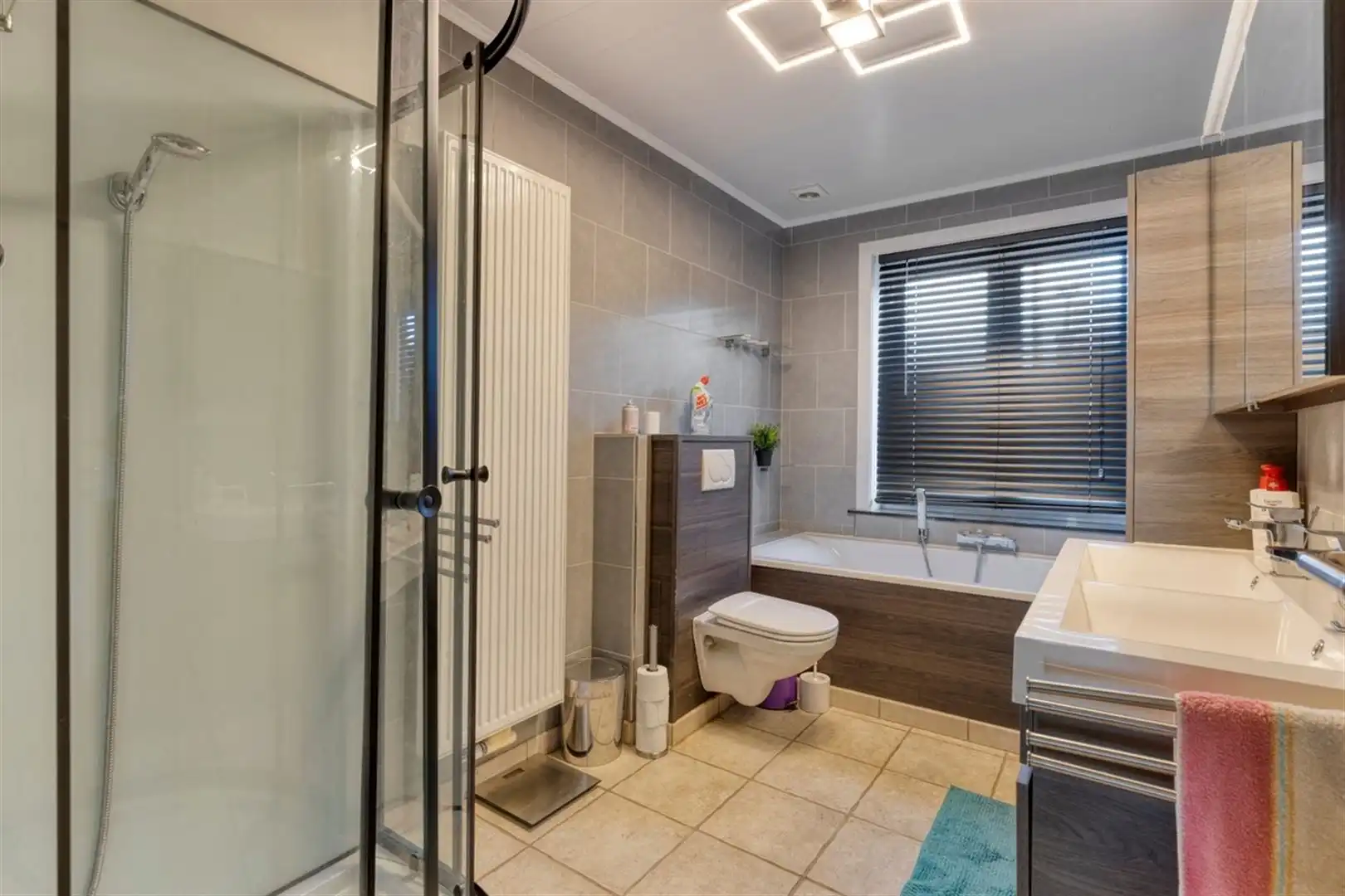 Goeddraaiende broodjeszaak met woning op toplocatie. foto 19