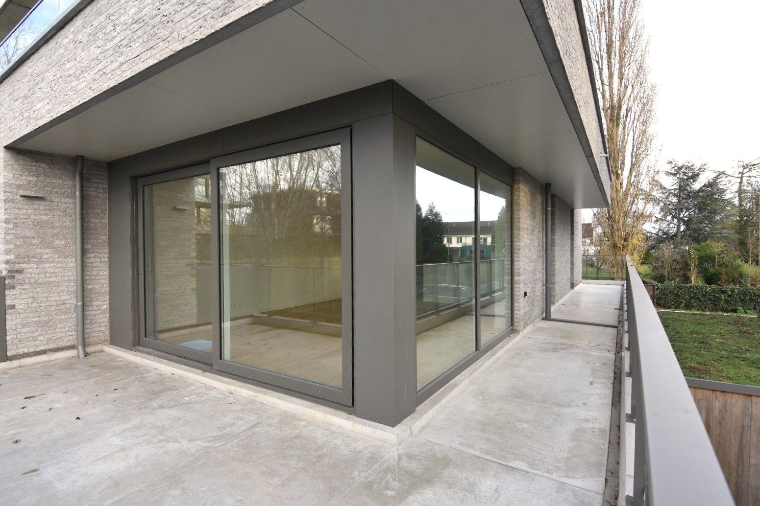 Gloednieuw 2-slpk appartement in moderne woonresidentie met vijverzicht foto 12