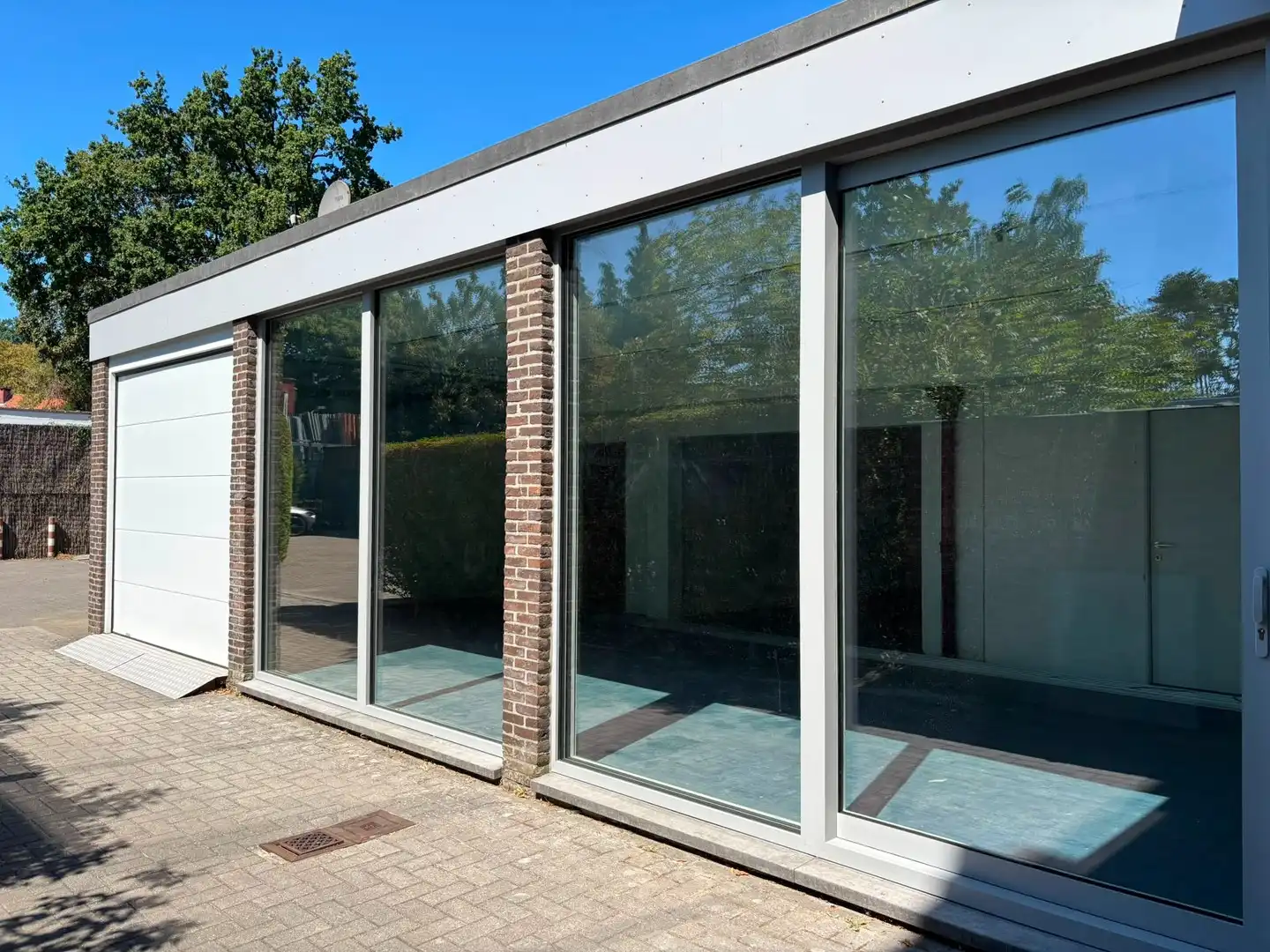 Handelsgelijkvloers met hoge visibiliteit op Bredabaan foto 14