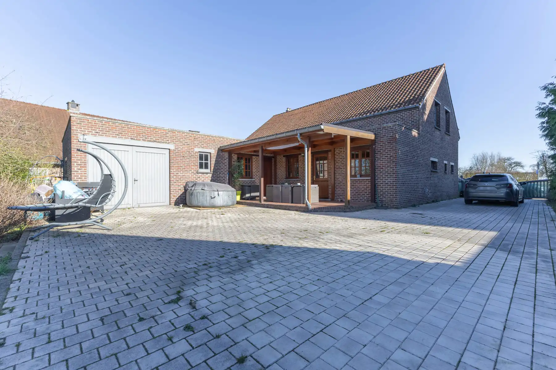 Villa met 4 slaapkamers, grote tuin en garage foto 23