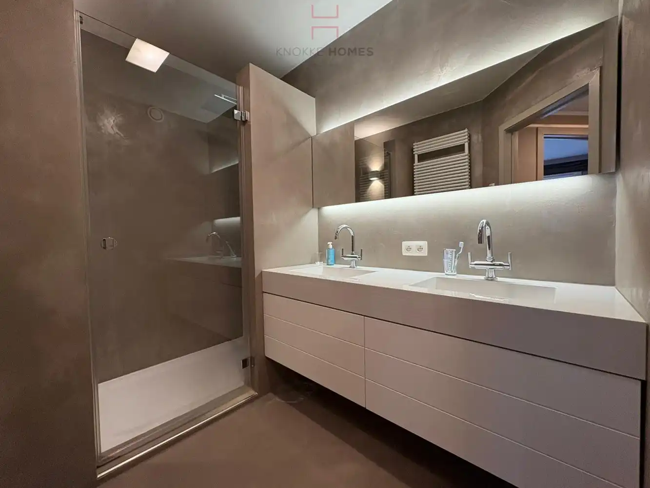 Gemeubeld 3 slaapkamer appartement met garage, nabij het Rubensplein foto 7