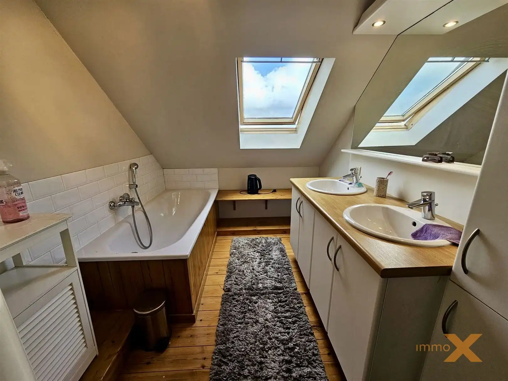 LICHTRIJK APPARTEMENT MET BALKON EN GARAGE foto 24