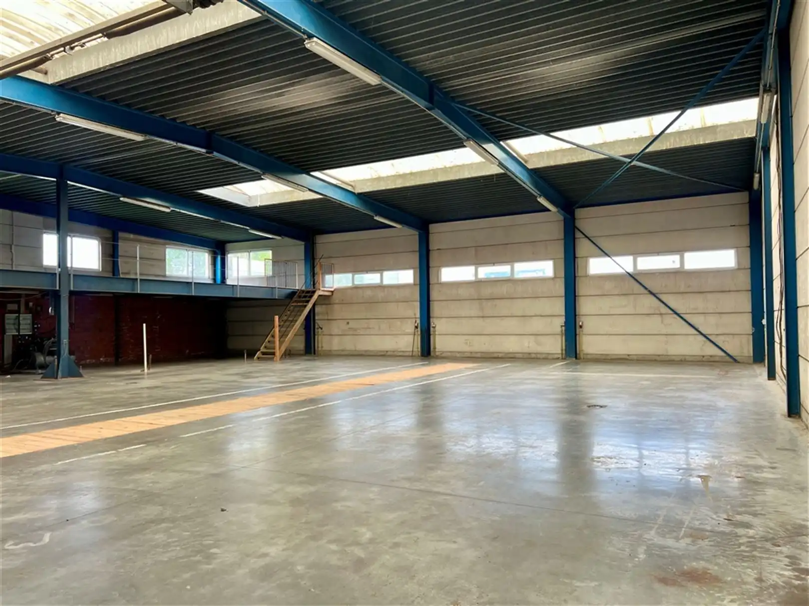Magazijn te huur op toplocatie in Oostende foto 3