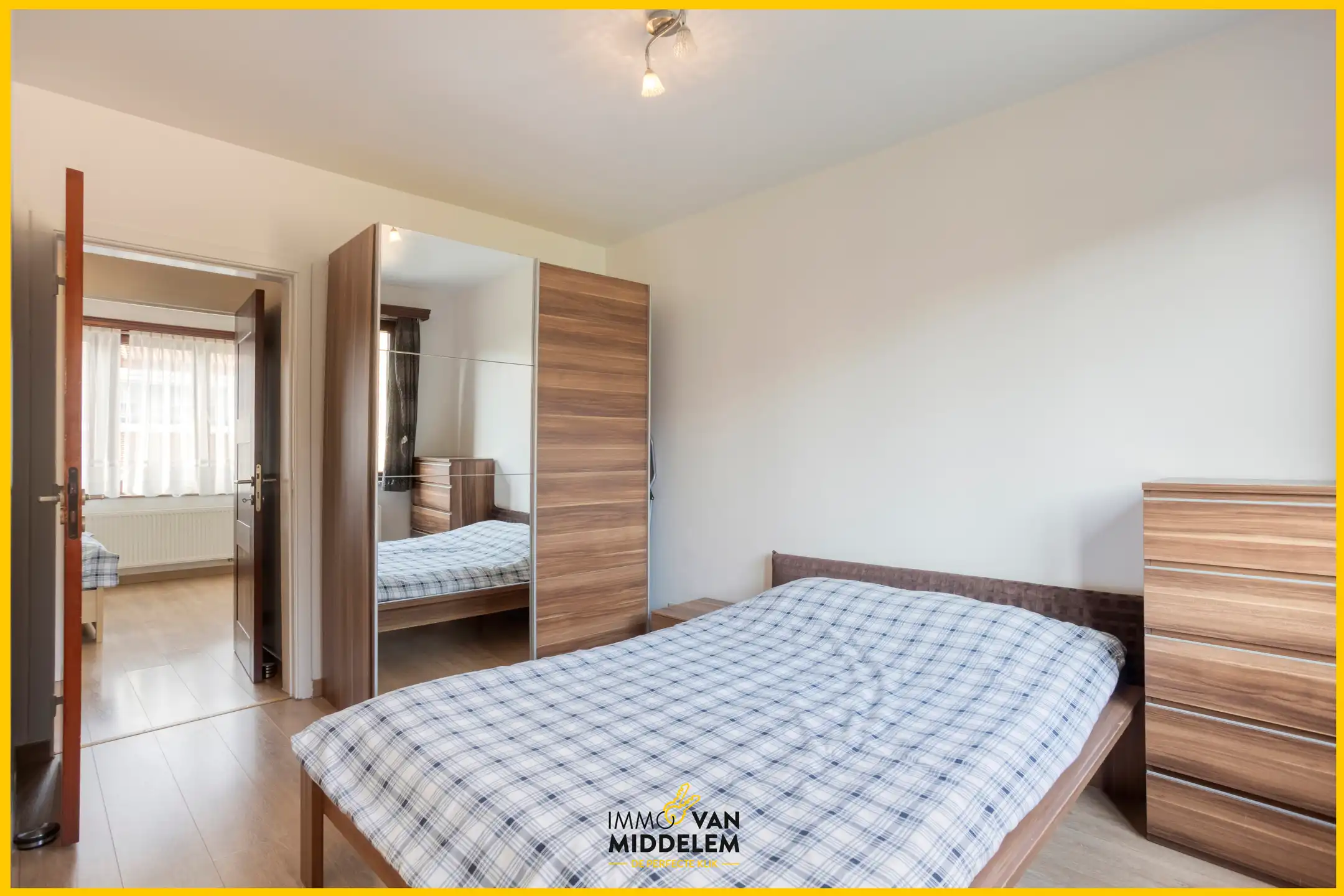 GERENOVEERDE BEL-ÉTAGE MET 3 SLAAPKAMERS EN TUIN foto 10