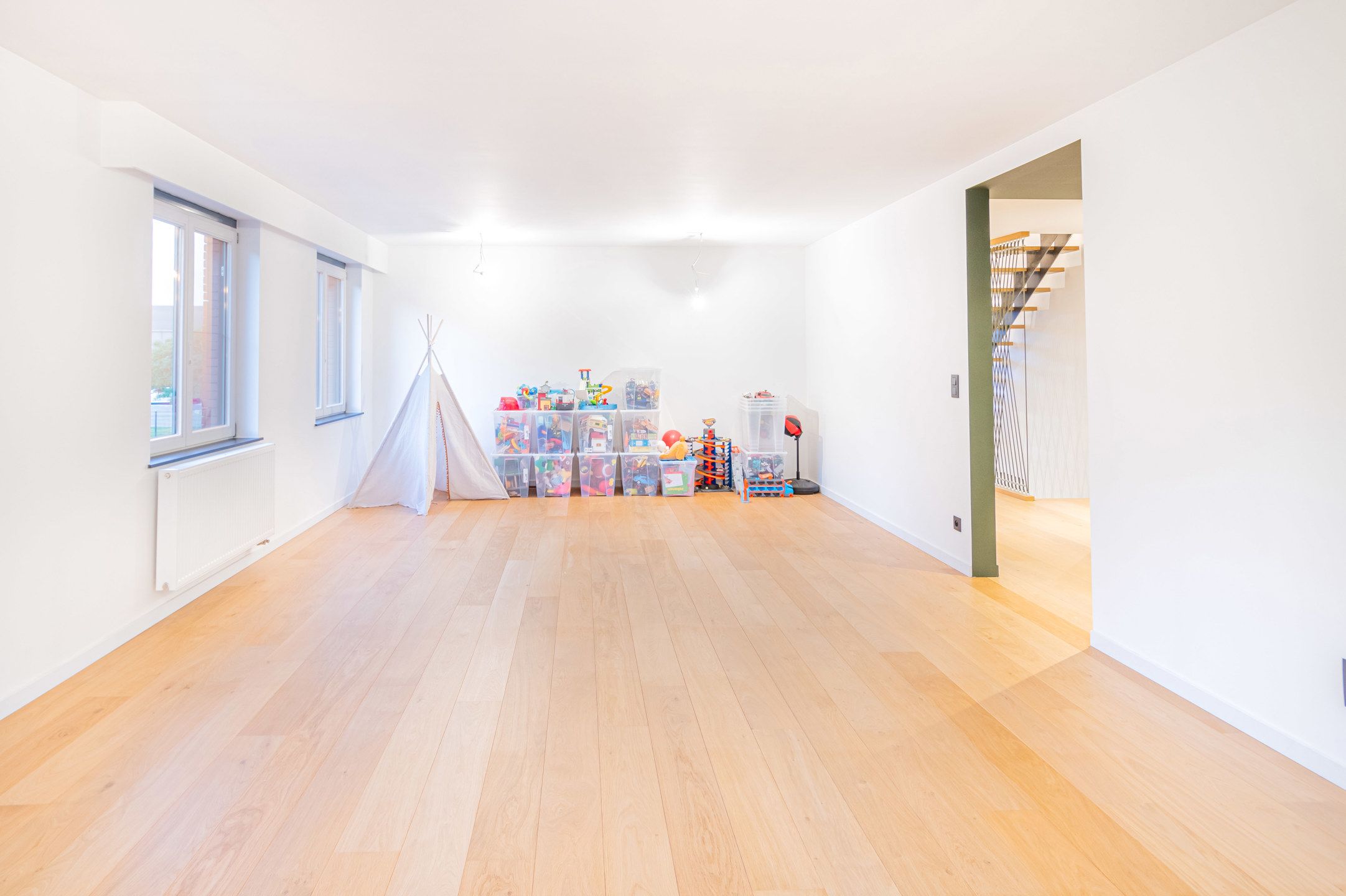 Moderne HOB met 4 (mogelijk 5) kamers en dubbele garage foto 16