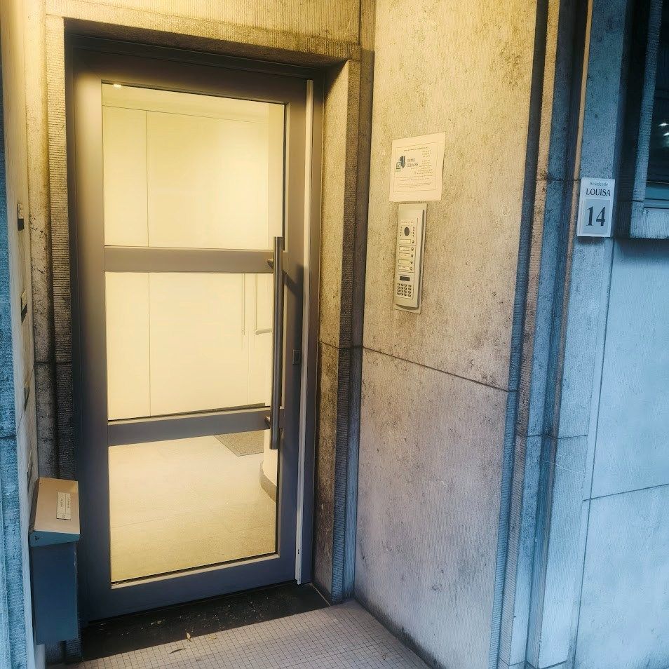 Instapklaar bemeubeld hoekappartement met 2 slaapkamers te koop in Oostende foto 3