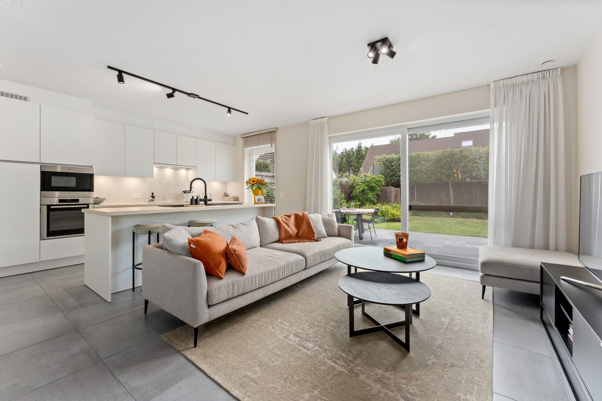 Recente 4 slpk woning met tuin, garage en carport op rustige locatie foto 3
