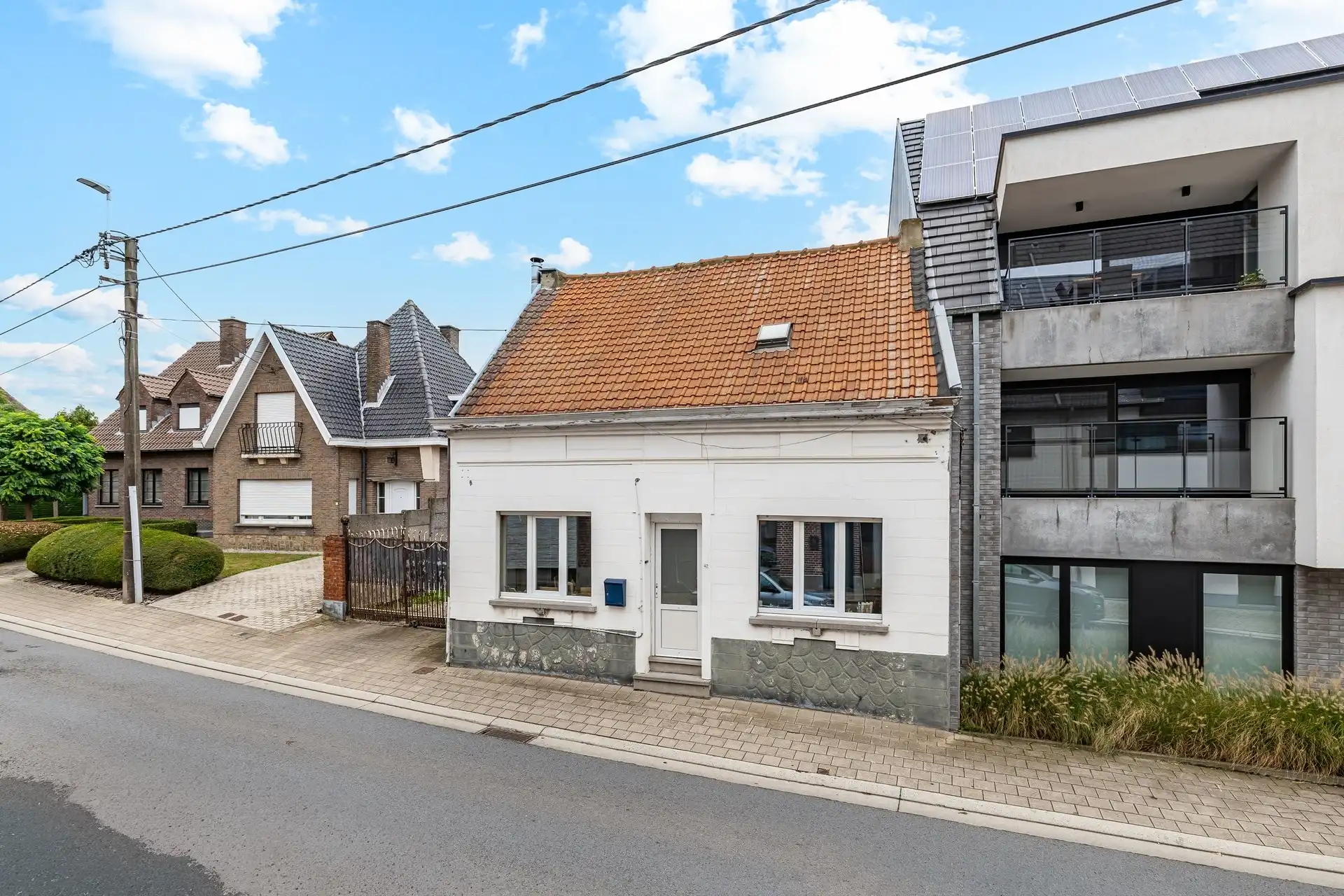 Te renoveren woning of projectgrond met tal van mogelijkheden in Wanzele! foto 3