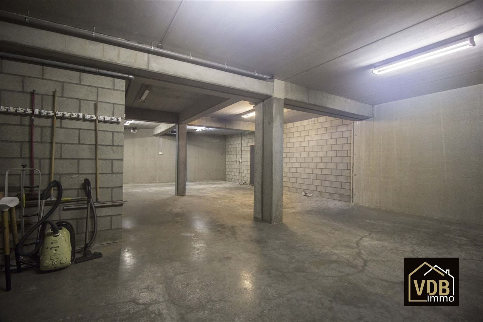 Commercieel gebouw op toplocatie geschikt voor vele doeleinden: kantoor, kleinhandel, groothandel... foto 31