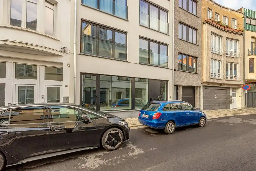 Handelsgelijksvloers in casco staat foto 10