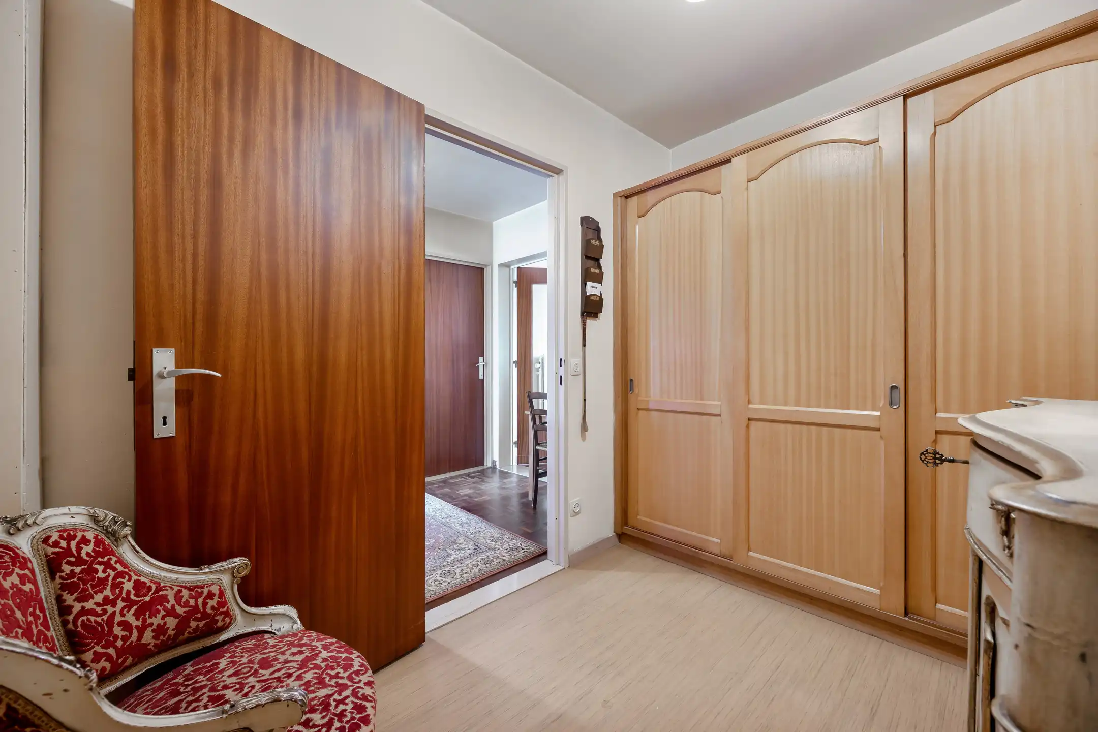 Appartement met 2 slaapkamers en terras op goede locatie foto 13