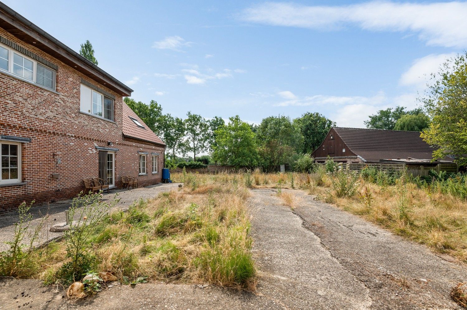 Polyvalent gebouw, appartement en magazijn te koop in Emblem! foto 21