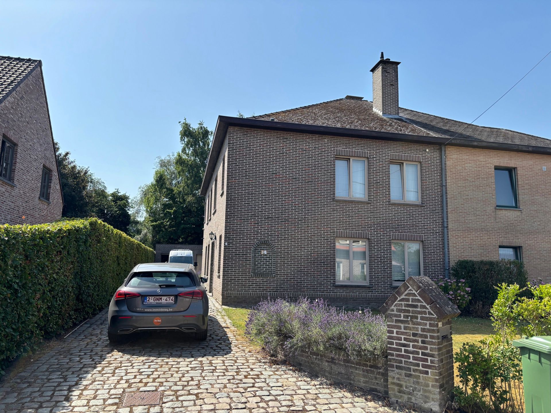 WANZELE - Ruime gezinswoning met tuin foto {{pictureIndex}}