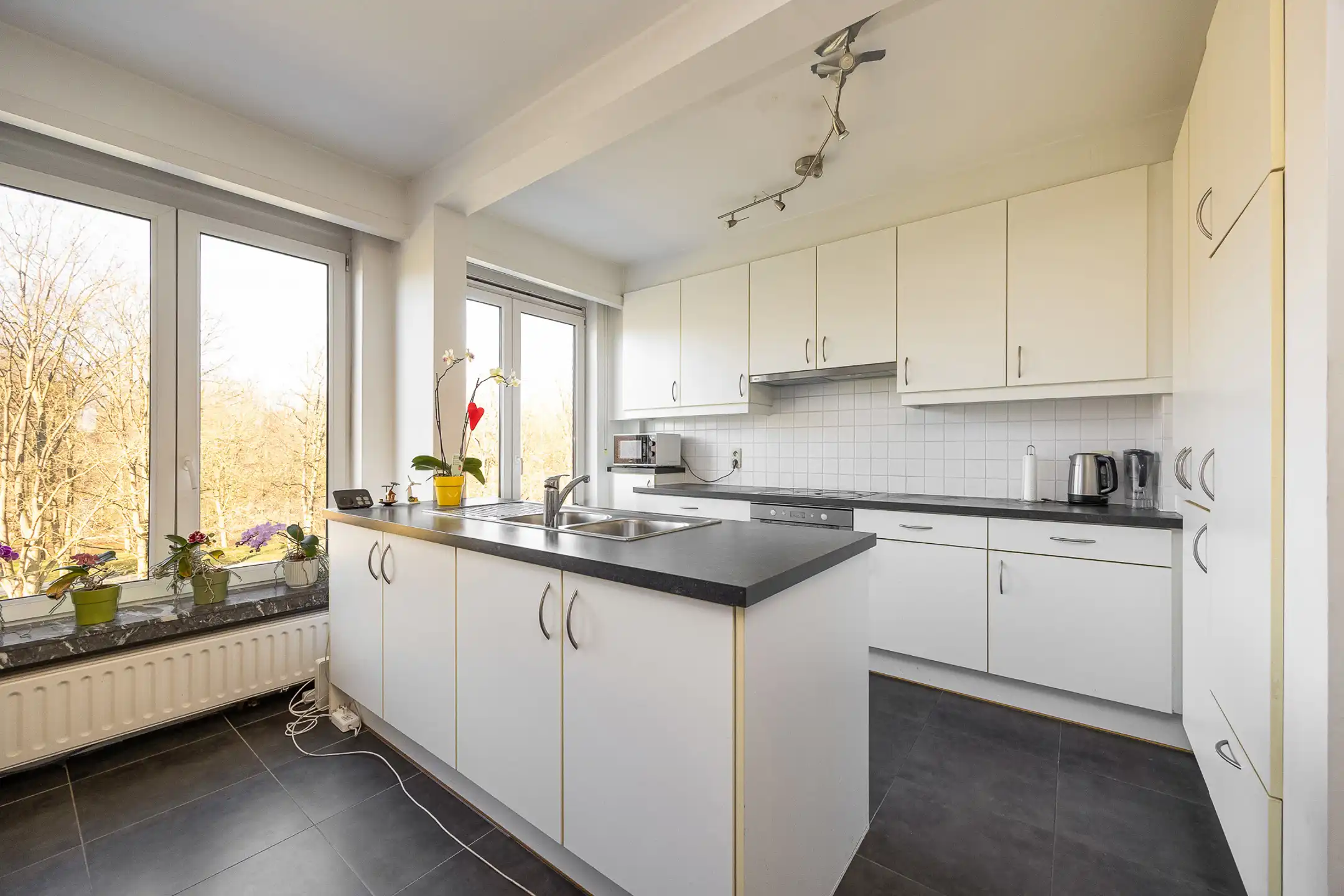 Uniek opbrengsteigendom op top locatie (3 app + 3 parkings) foto 25