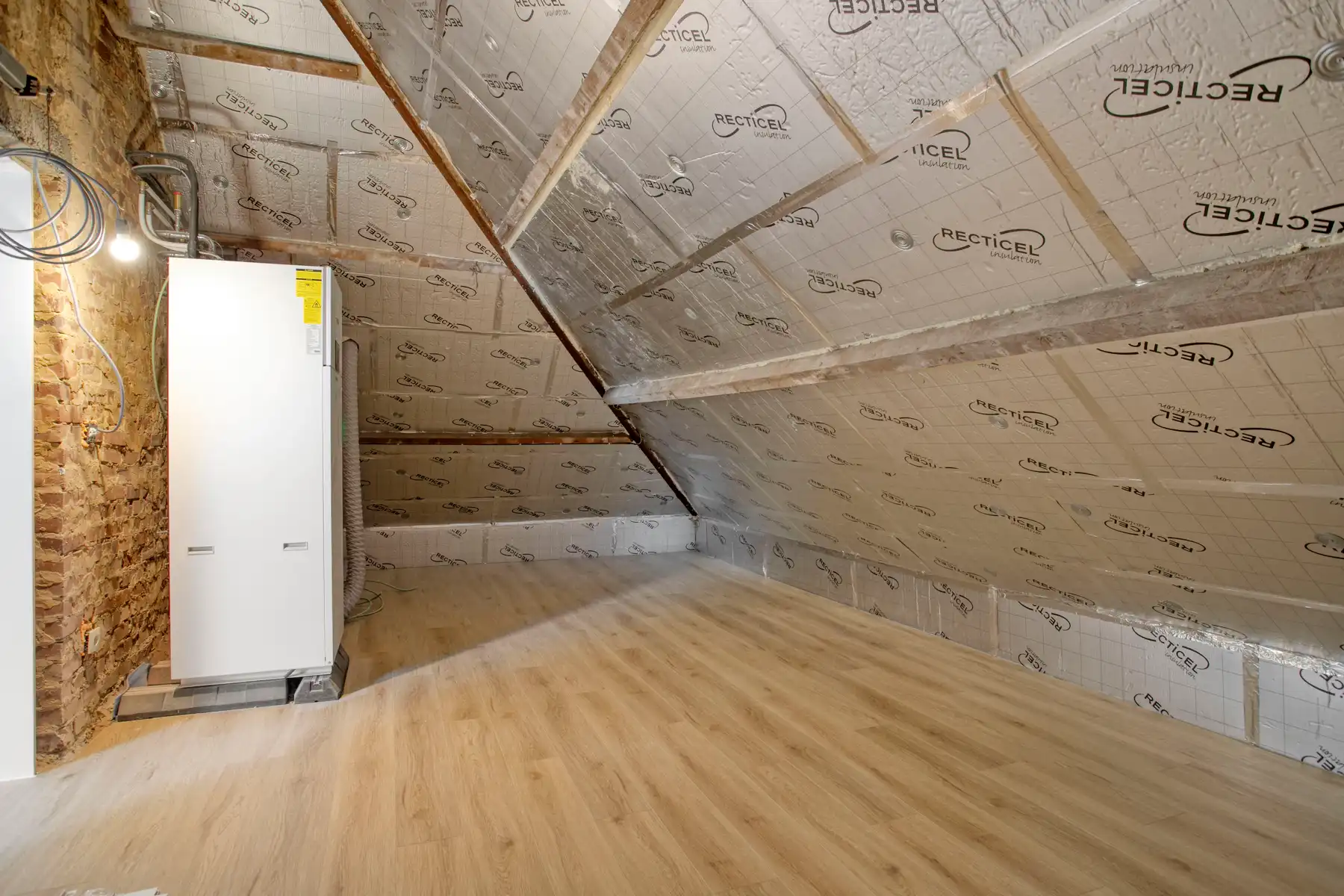 Gerenoveerde woning met 5 slaapkamers en bijbouw foto 17