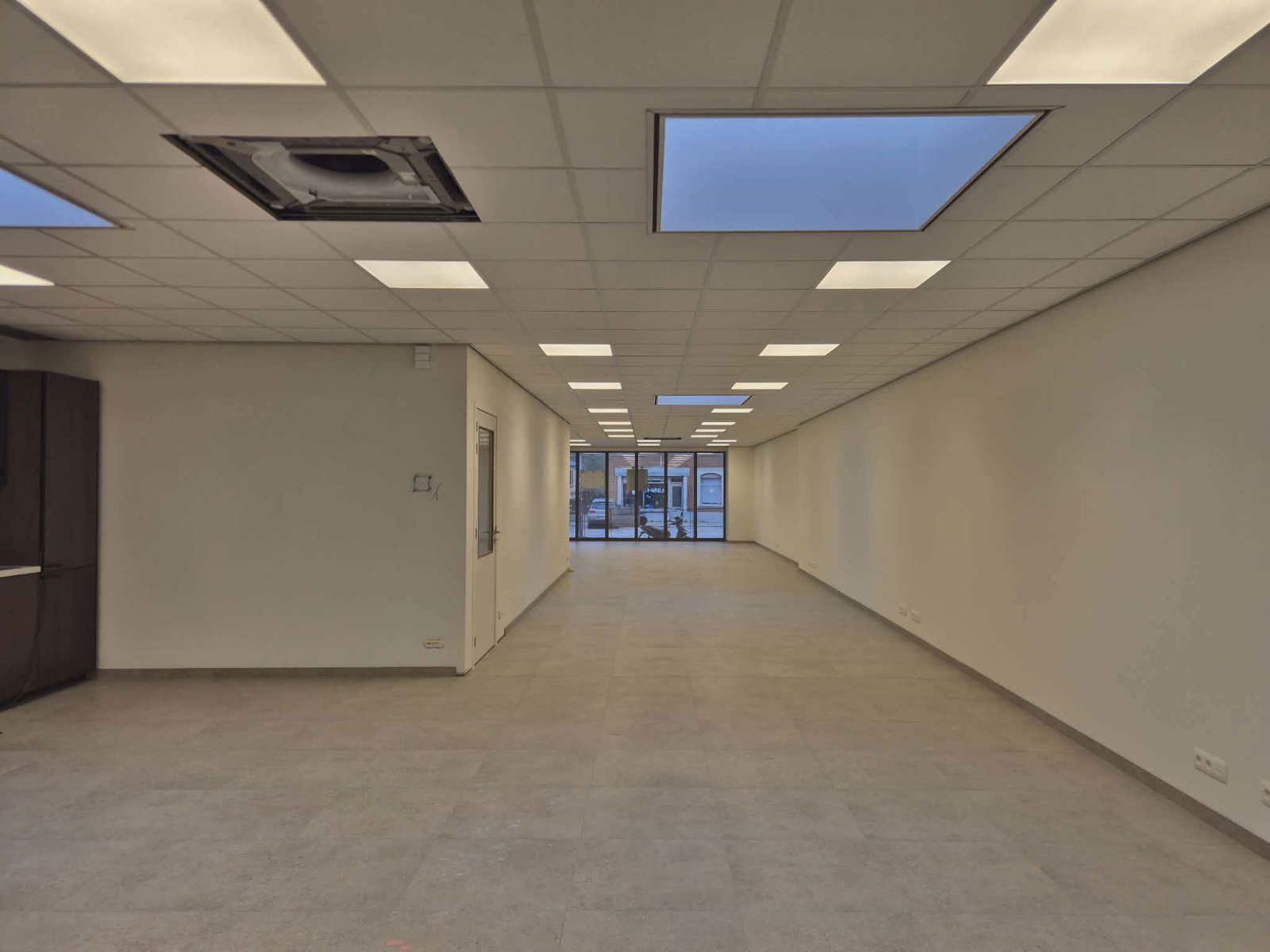 Nieuwbouw handelsgelijkvloers op het Dorp in Serskamp foto 7