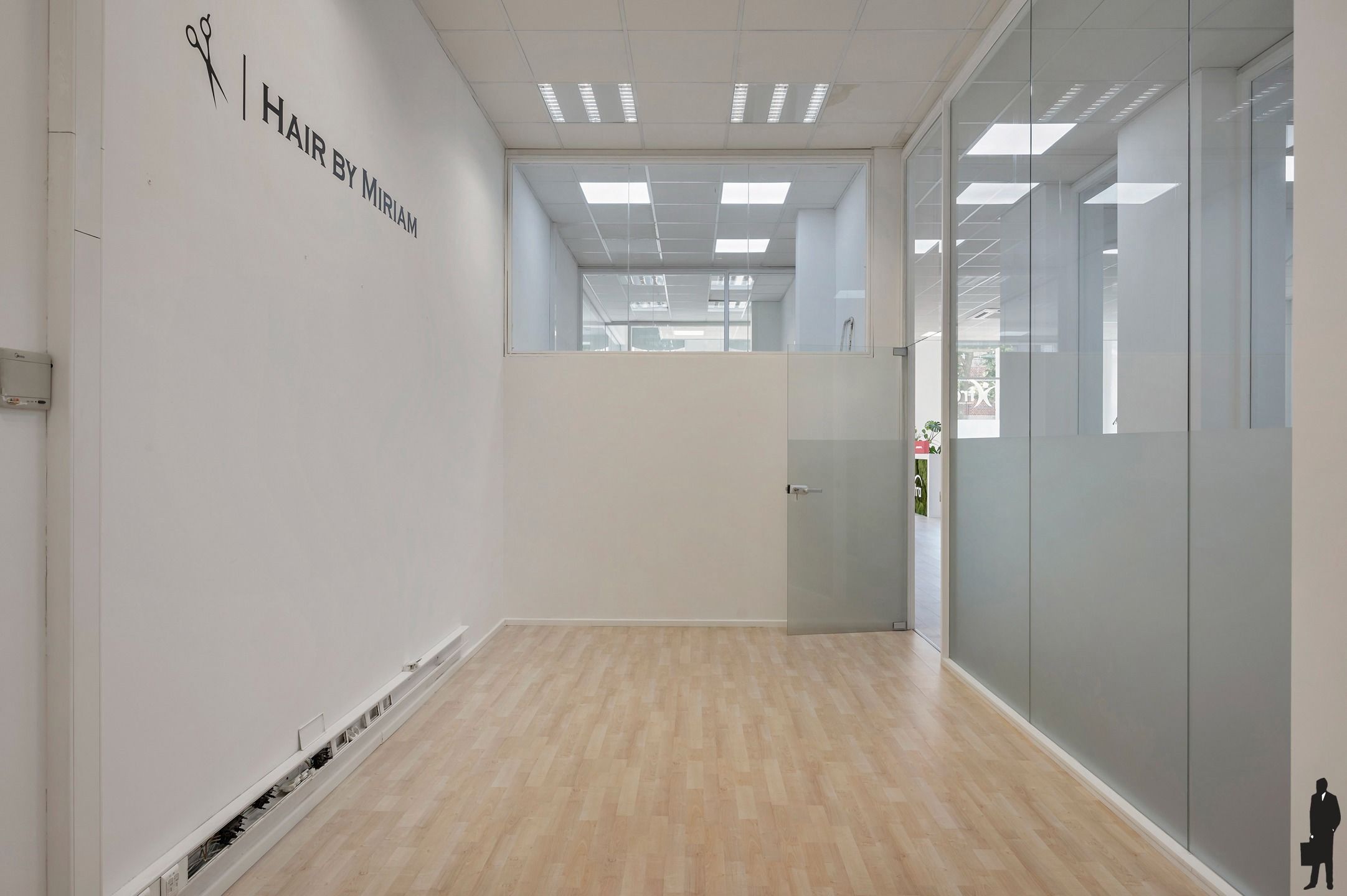 Handelspand/kantoorruimte ca. 228m² met twee staanplaatsen foto 11