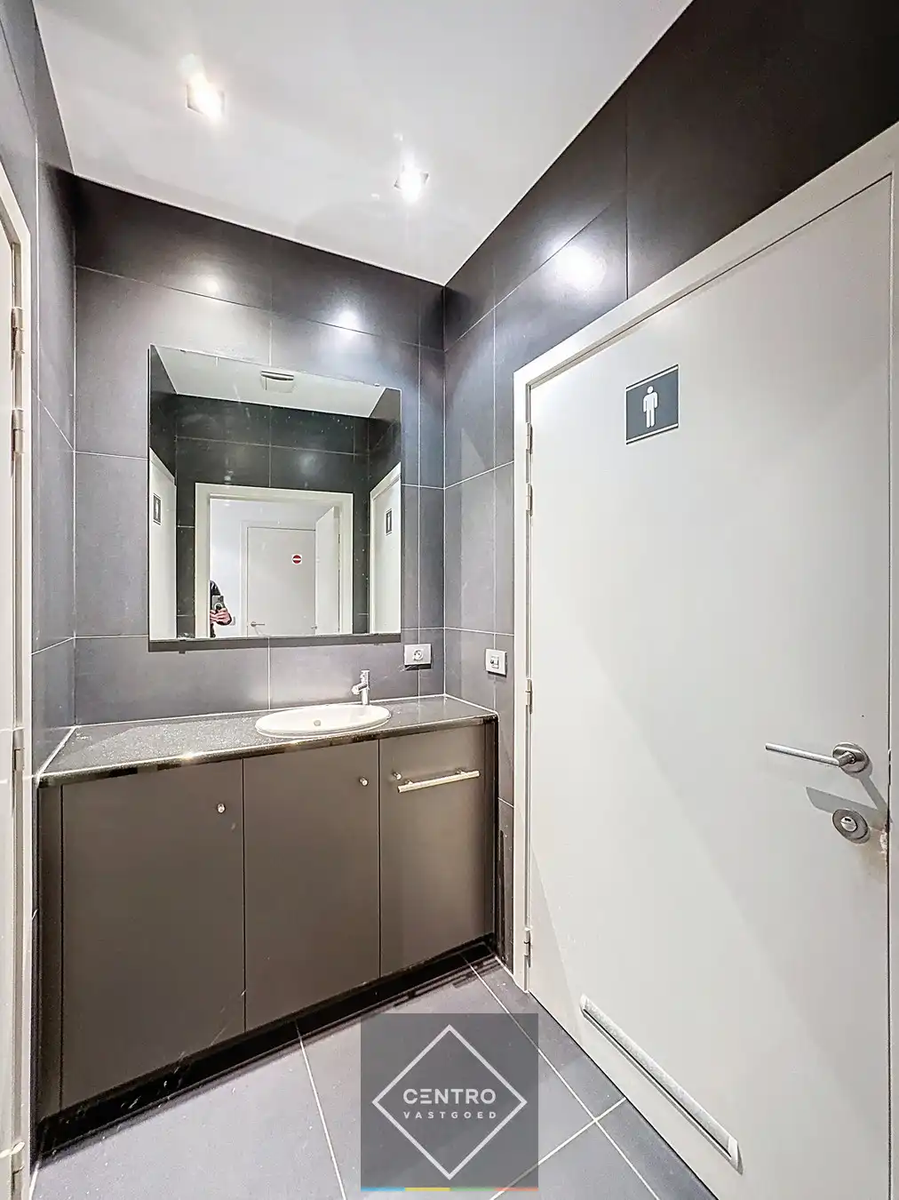 Centraal gelegen pand te Roeselare aan ZEER interessante prijs! foto 7