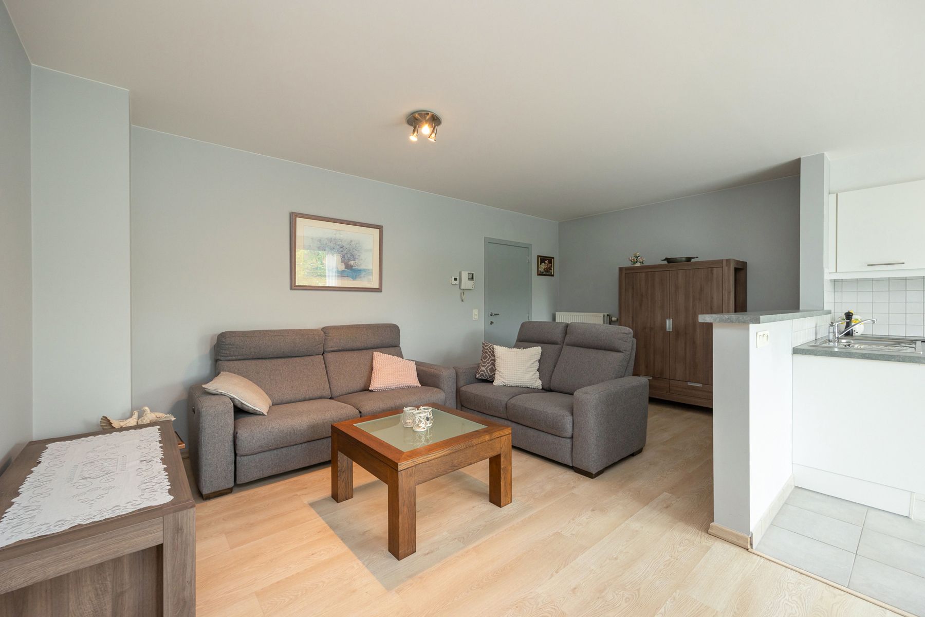 Twee slaapkamer appartement in centrum Kontich – met terras en kelderberging foto 3
