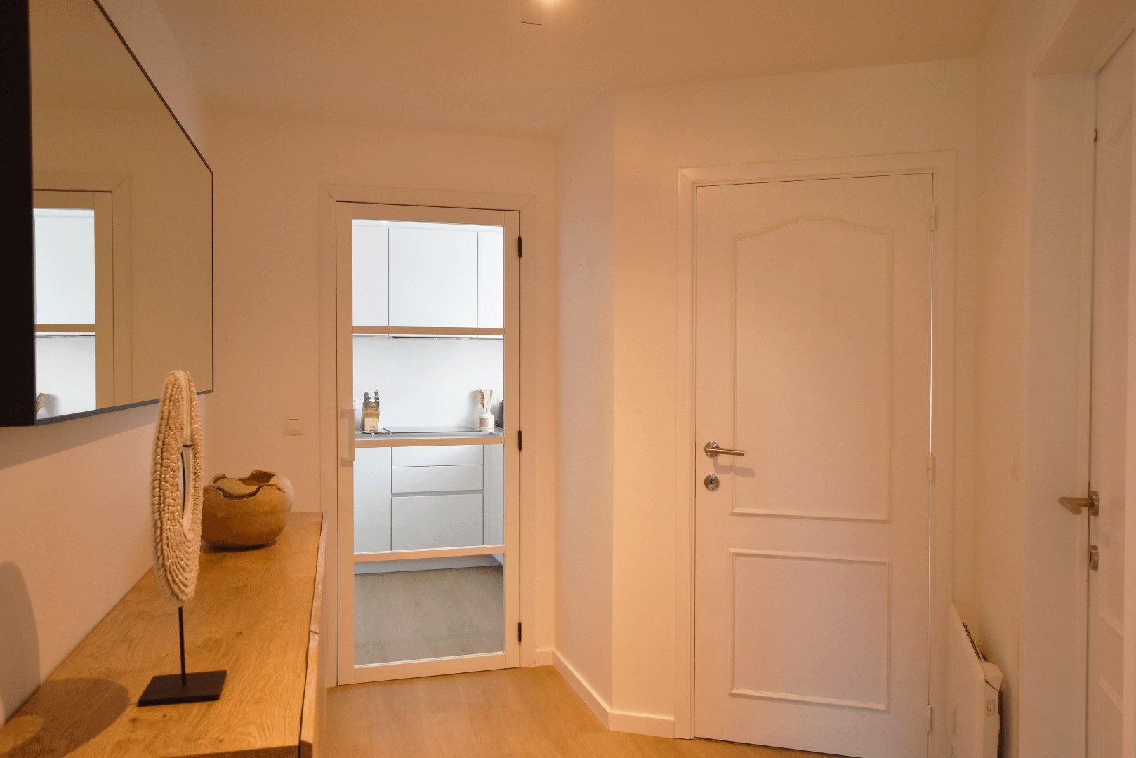 Mooi gemeubeld appartement rustig gelegen, doch centraal foto 2