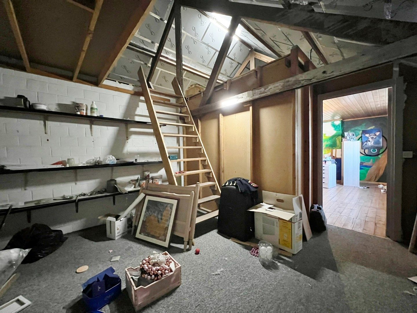 Rijwoning in de dorpskern met garage en zonnige tuin met open zicht over de velden.  foto 14