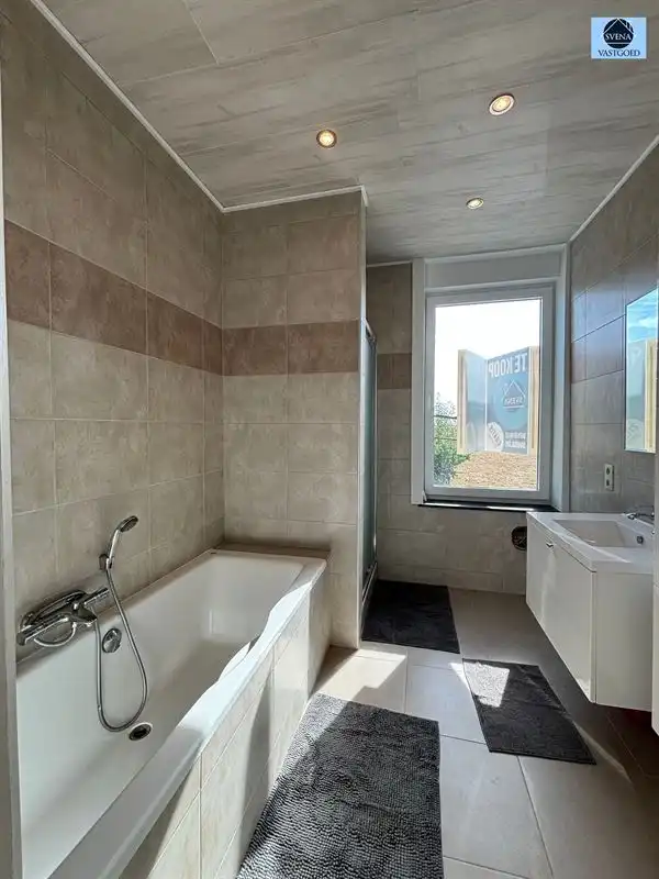 GERENOVEERDE WONING MET 3 SLAAPKAMERS EN TUIN foto 8