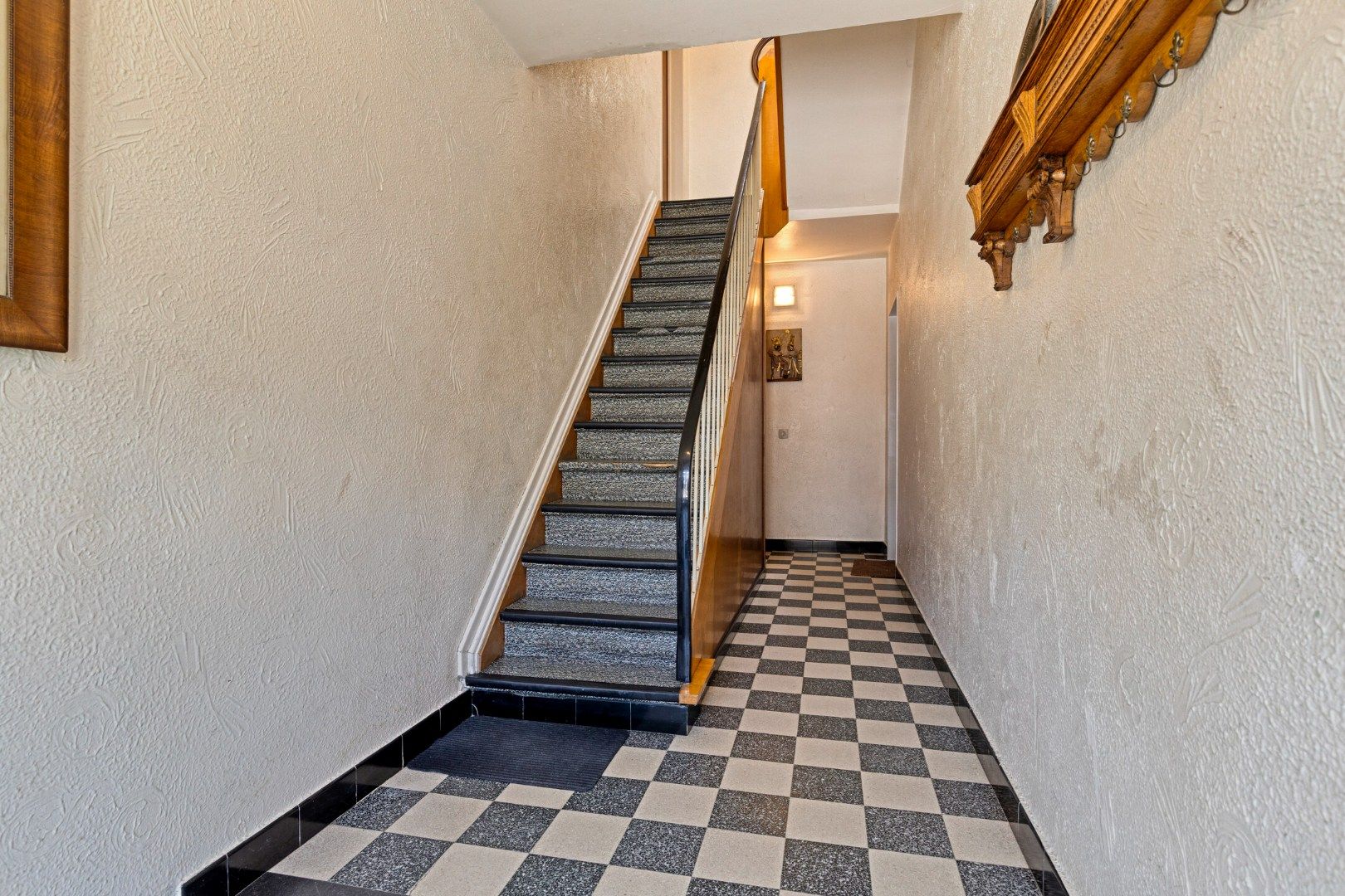 Instapklaar appartement met terras en garage in rustige woonwijk foto 14