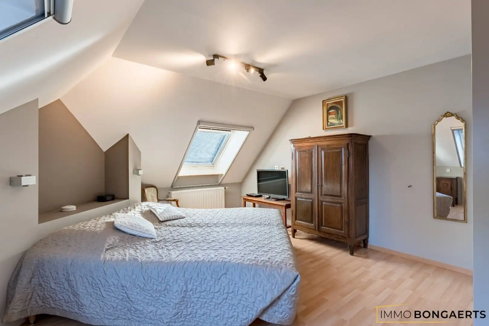 Bijzonder ruime woning op een uitzonderlijk perceel van maar liefst 16 are foto 23
