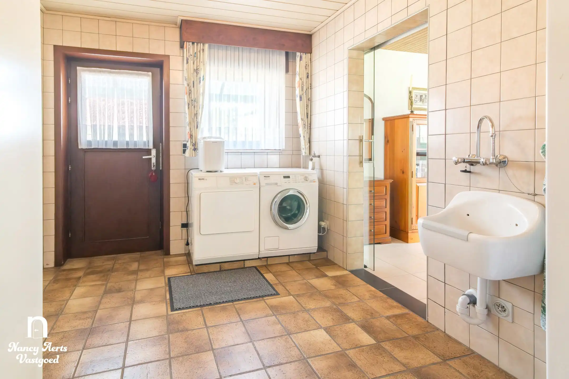 Lichtrijke woning met prachtige tuin en groeipotentieel foto 11