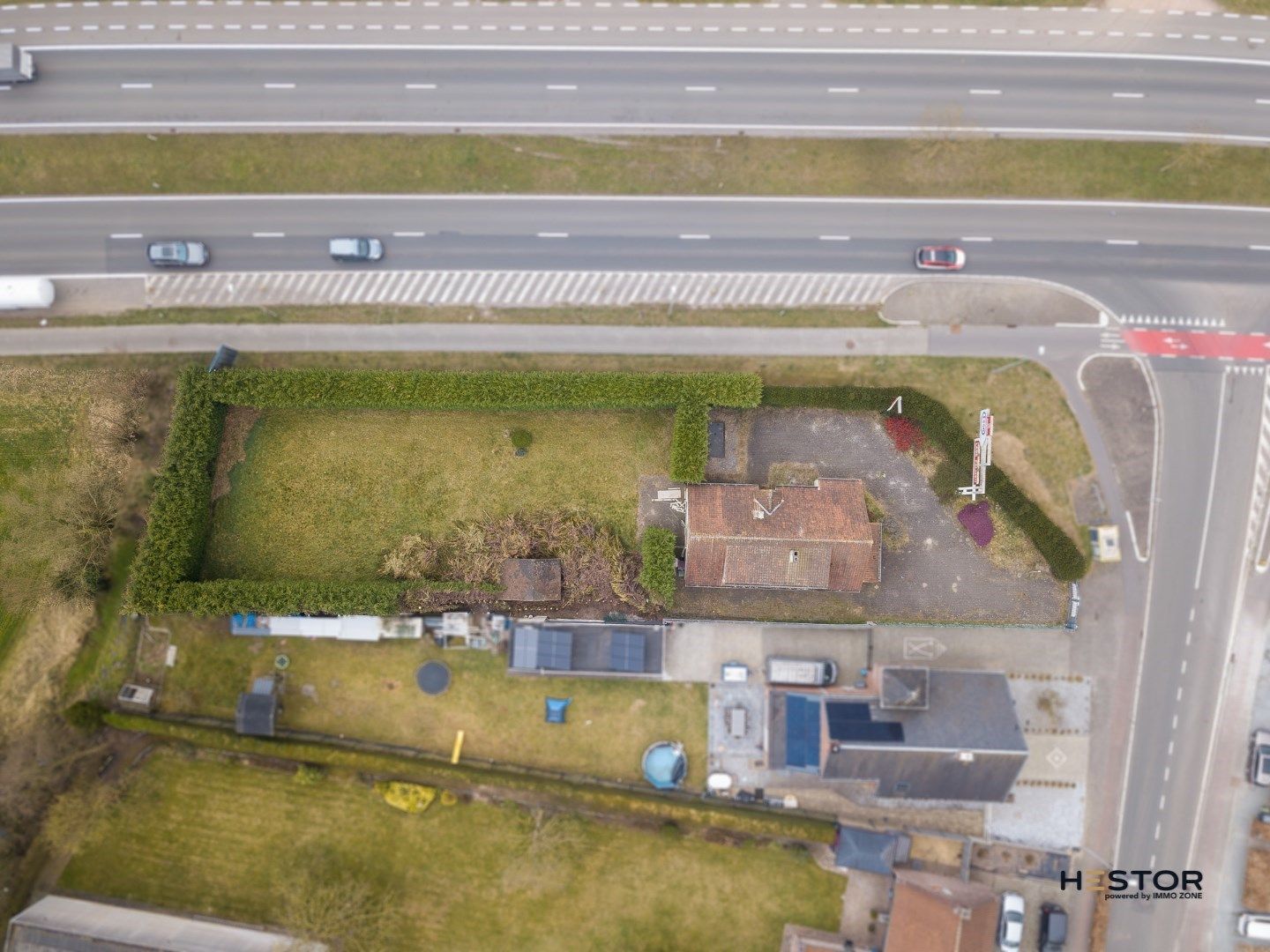 Commercieel gelegen woning met veel mogelijkheden foto 2