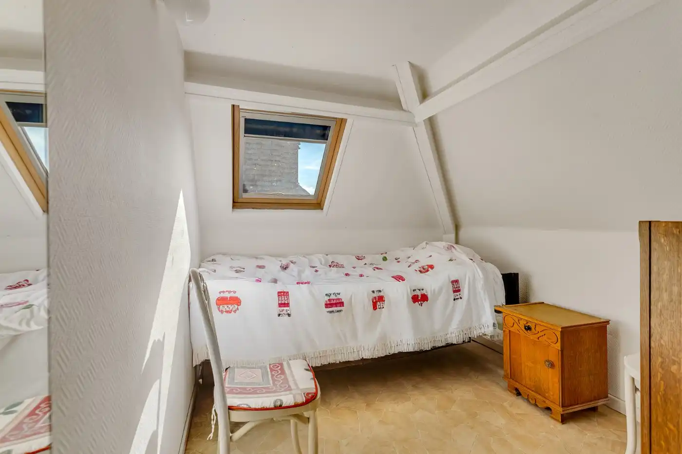 Te renoveren, geklasseerde art deco woning met 3 slpk, ruime zolder en Z-tuin foto 22