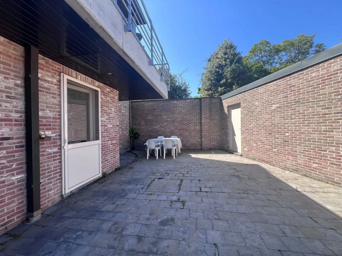 Ruim appartement met 2 slaapkamers, zonnig terras en garage in hartje Zwevezele / Hille foto 8