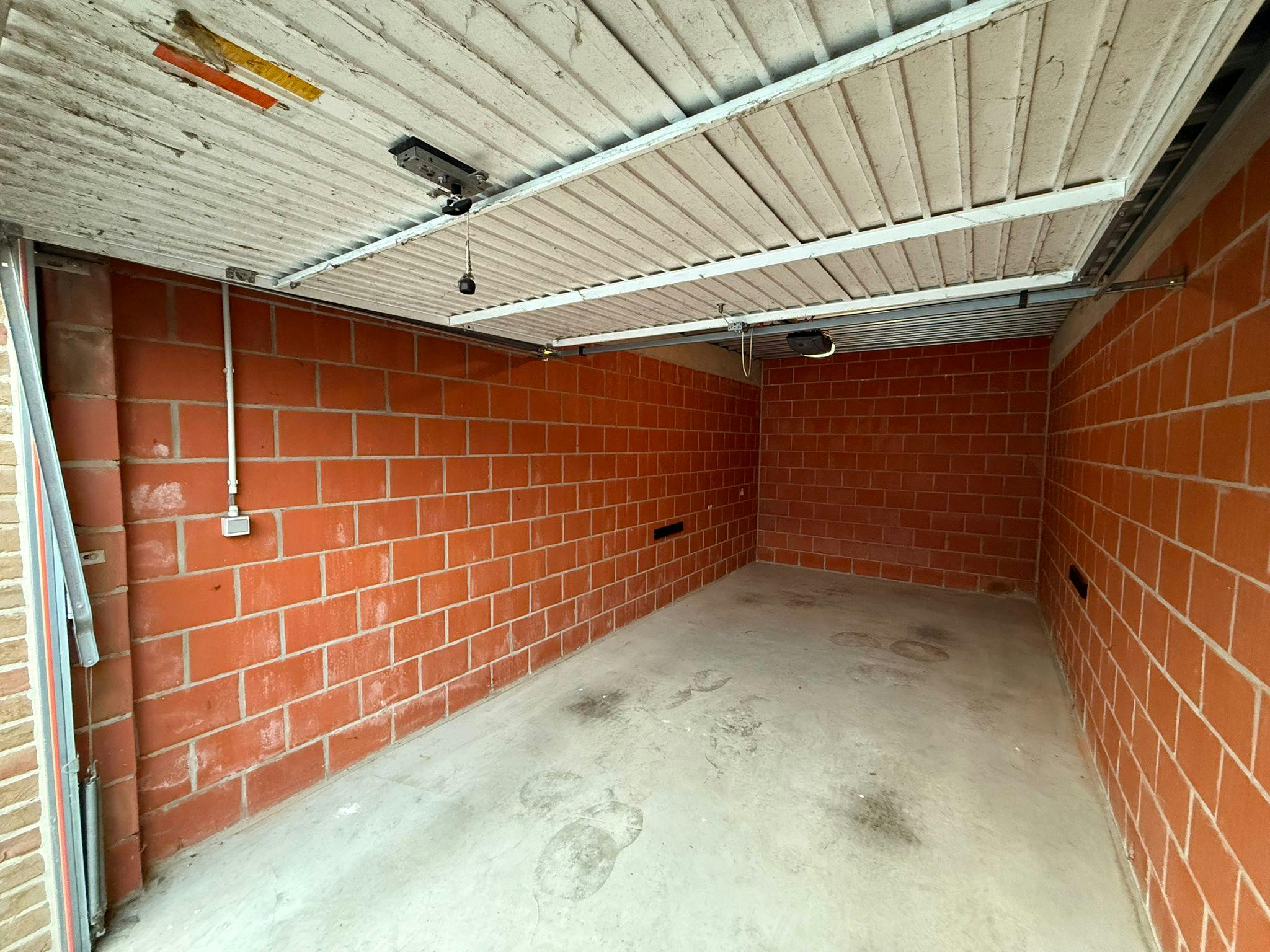 Garagebox te koop in centrum Waregem foto 3